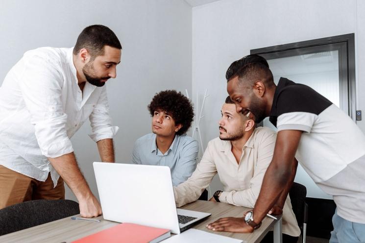 entreprendre en israel ordinateur associés