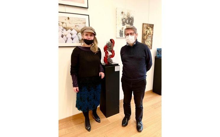 Le Grand Rabbin de France Haïm Korsia et Maya Brodsky à l'occasion de son exposition au Centre Européen du Judaïsme