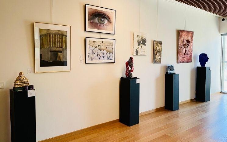 Le Centre Européen du Judaïsme (CEJ), à Paris, a décidé d’accueillir du 19 février jusqu’au 15 mars des artistes Français et Israéliens pour une exposition caritative organisée par la Galerie Brodsky