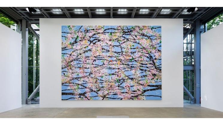 Vue de l'exposition, Damien Hirst, Cerisiers en Fleurs, Fondation Cartier pour l’art contemporain, Paris, 2021. Photo Thibaut Voisin.
