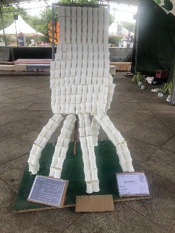 Une sculpture en matériau recyclé au festival zero dechets de Pondichery