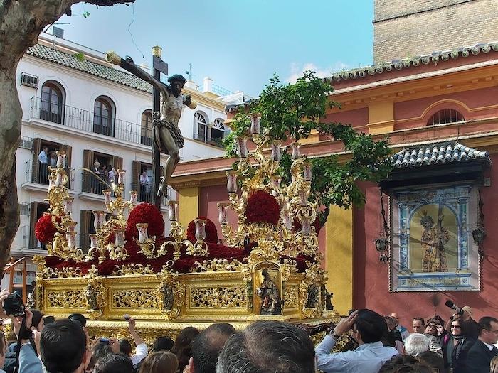 Confrérie de la Bonne Fin sur la place de San Lorenzo, Séville.