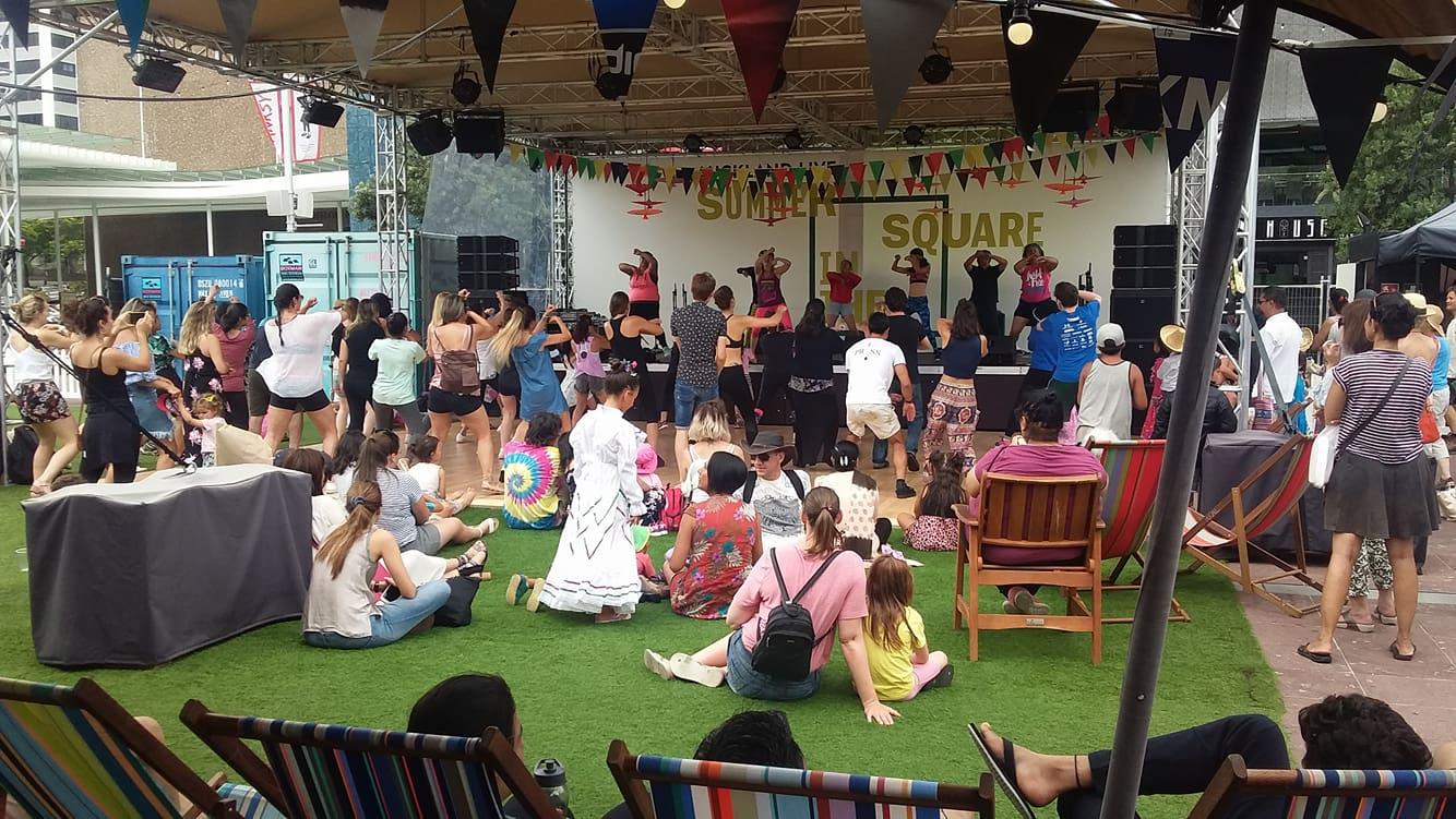 Démonstration de Zumba à l'Aotea Square