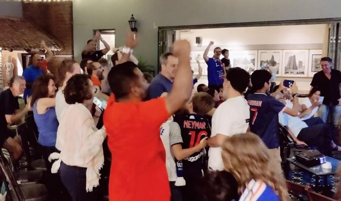Les Français de Chennai réunis pour le match France Argentine