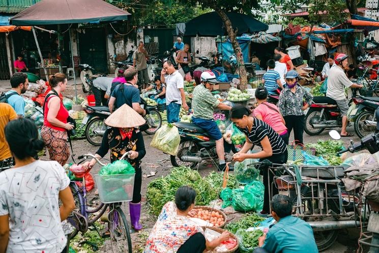 fin de la nuit au marché de Hanoi