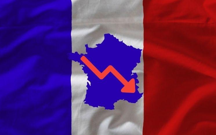 Un drapeau de la France avec une carte de France en déclin