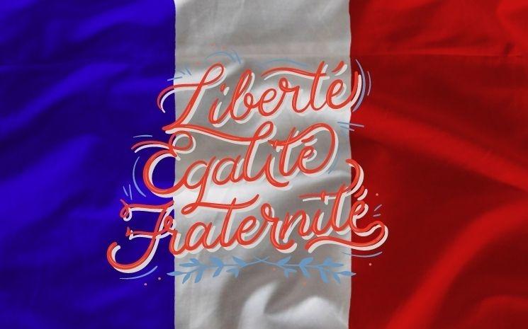 Le drapeau français avec les mots Liberté, égalité, fraternité