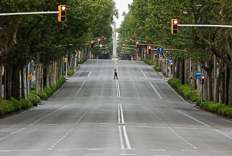 Une rue de Barcelone pendant le confinement