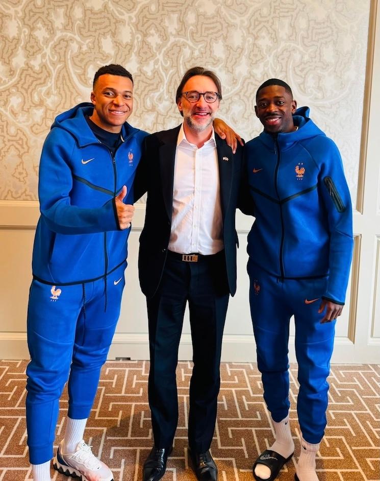 Cédric fouriscot avec Kylian Mbappé et Ousmane Dembélé