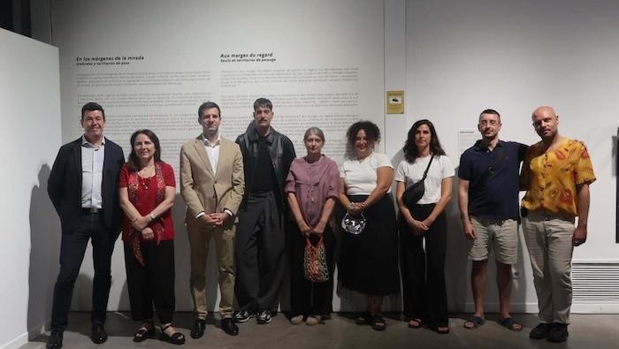 photo des invités au vernissage de l'expo à la galerie du 10