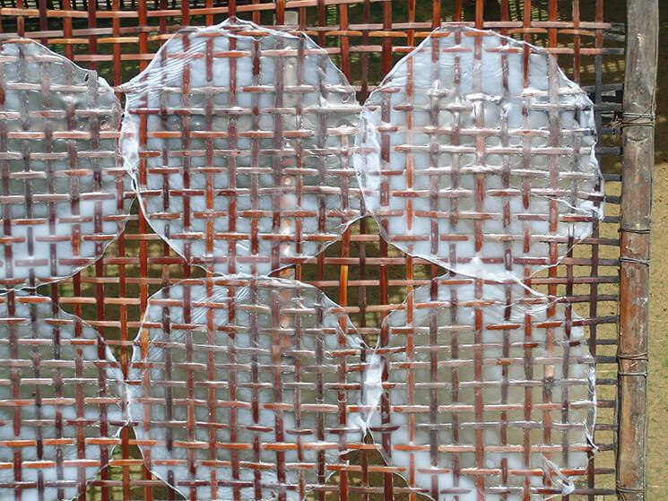 galettes de riz en train de sécher