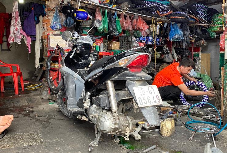 Un garage de rue au cœur d’Hanoï