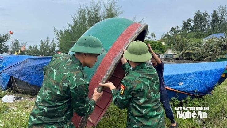 Les gardes-frontières ont immobilisé et transporté le matériel de pêche en lieu sûr