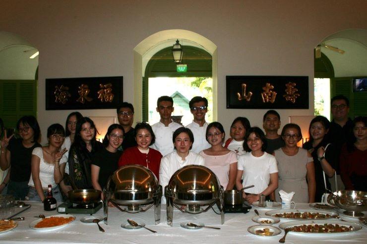 Le groupe ayant participé aux ateliers de cuisine lors de l'événement “Goût de France”.