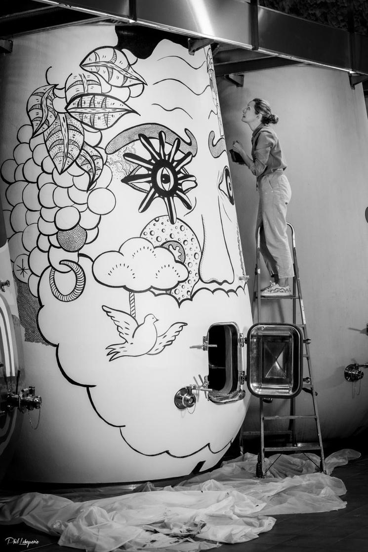 Gwendoline finaz de Villaine cuve de vin