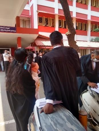 Des avocats devant la Haute Cour de Madras