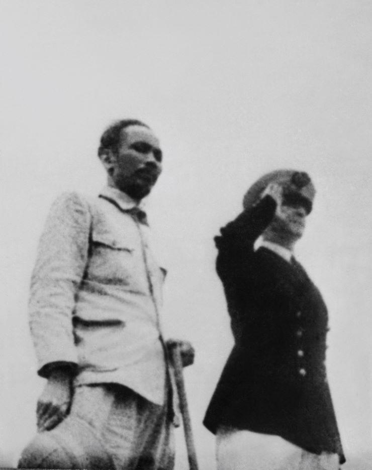 Ho Chi Minh et Thierry d’Argenlieu