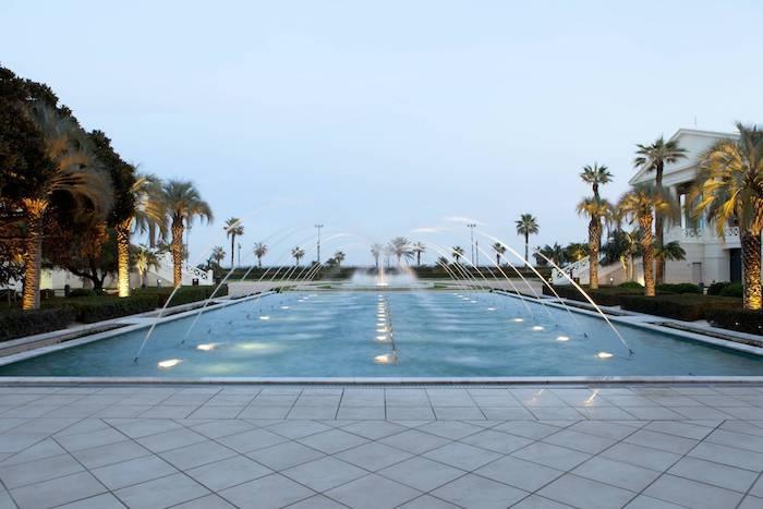 le lac avec des fontaines de l'hôtel Las Arenas Balneario resort à Valencia