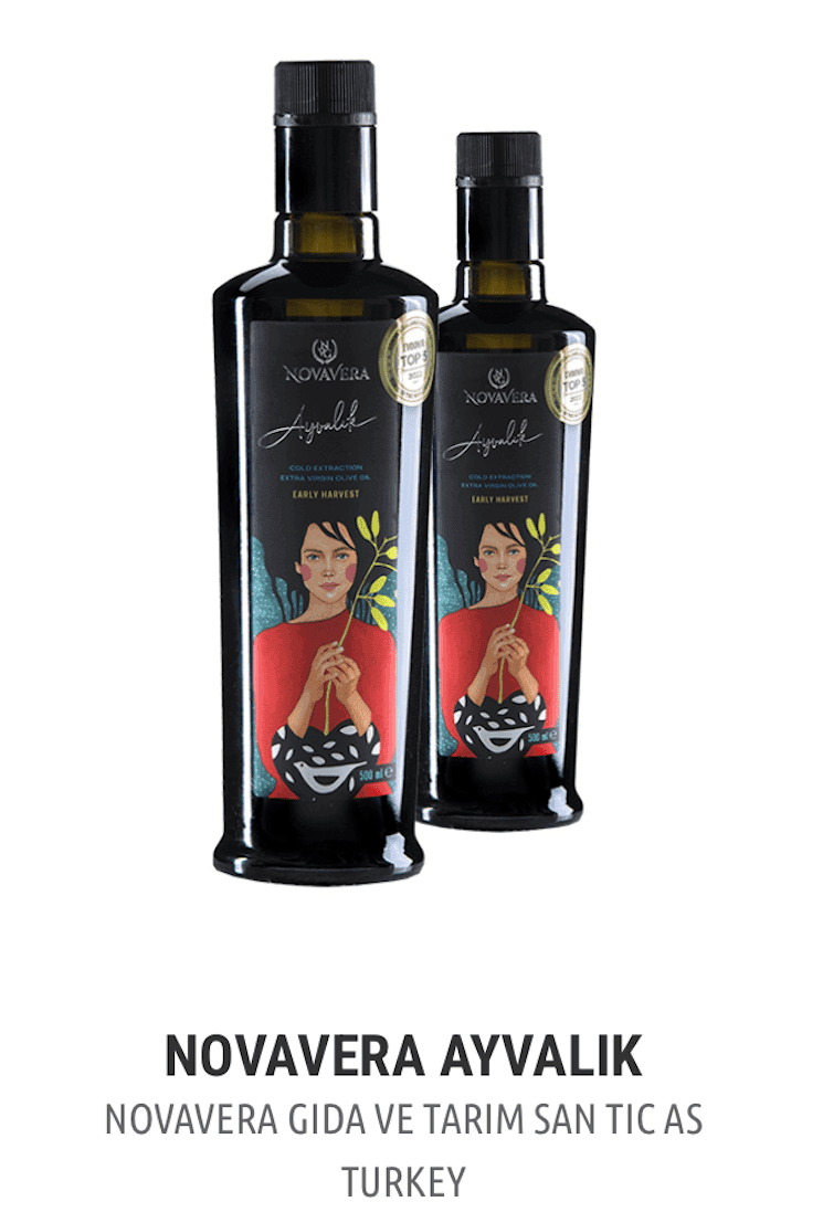 Bouteilles d’huile d’olive Nova Vera Ayvalık, récompensées au classement EVOOLEUM 2025.