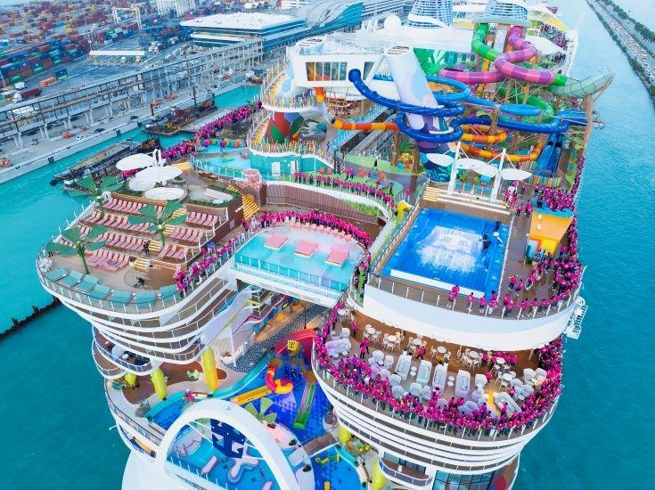 Icon of the Seas dispose de 7 piscines différentes