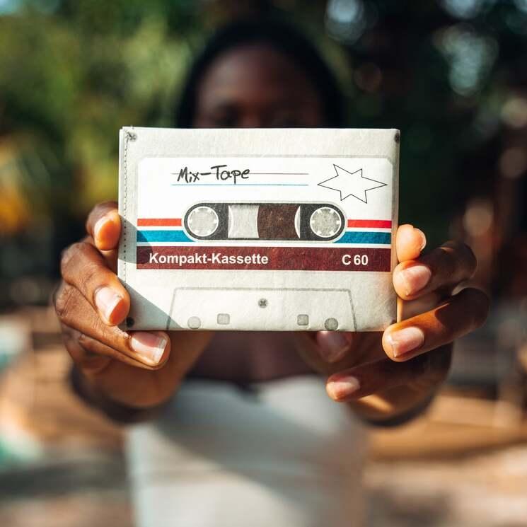 Photo du portefeuille Paprcuts motif mixtape