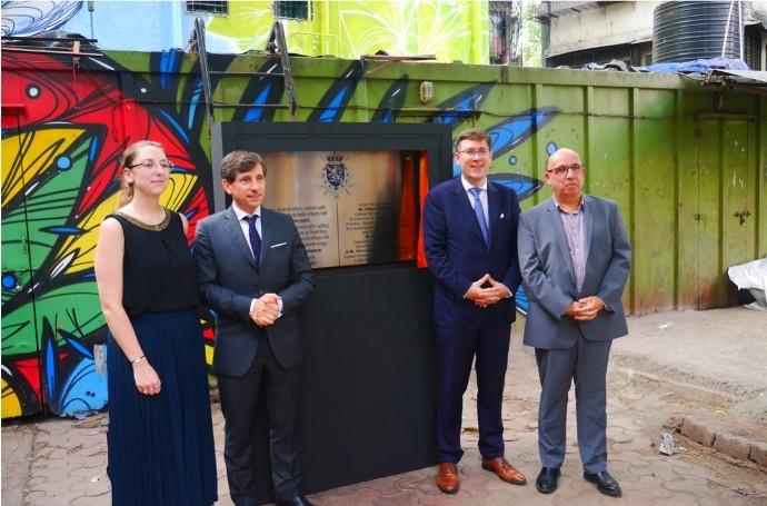 inauguration de la fresque de Dzia à Mumbai