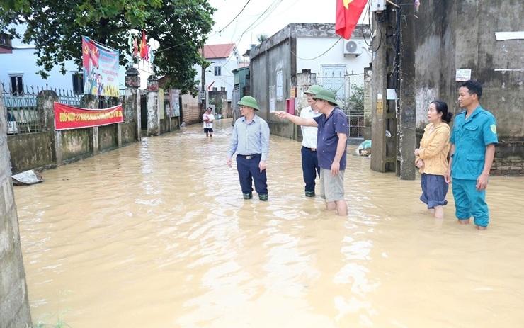 Inondations dans le village de Dong Dau