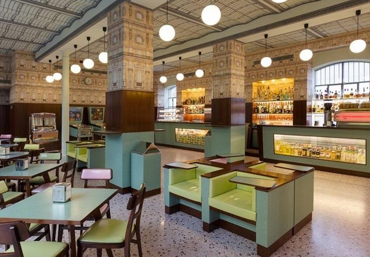 intérieur du bar luce à milan