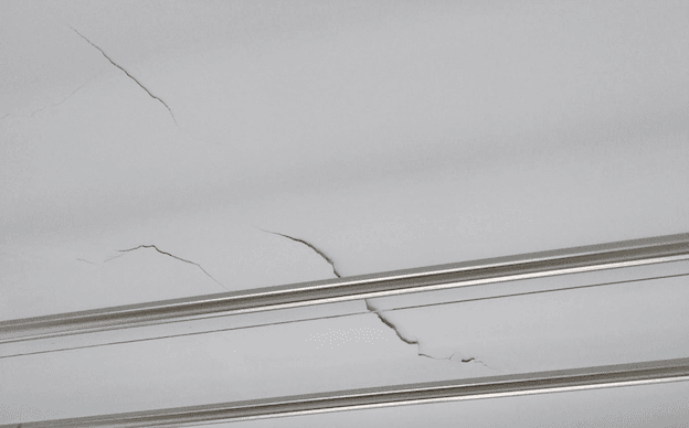 Fissure au plafond à inventorier