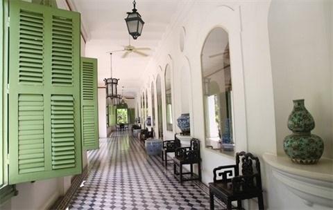 Intérieur du consulat de France : un lieu chargé d'histoire