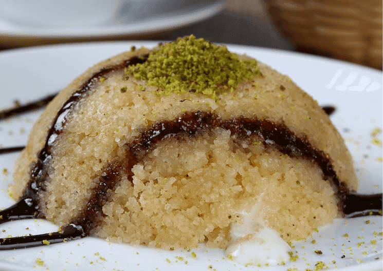 Irmik helvası, dessert à base de semoule préparé lors des nuits de Kandil en Turquie