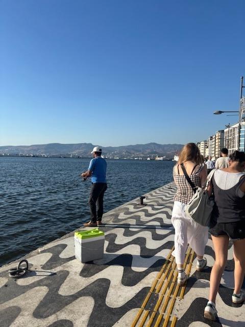 Promenade en bord de mer à Izmir, sur la côte égéenne de Turquie