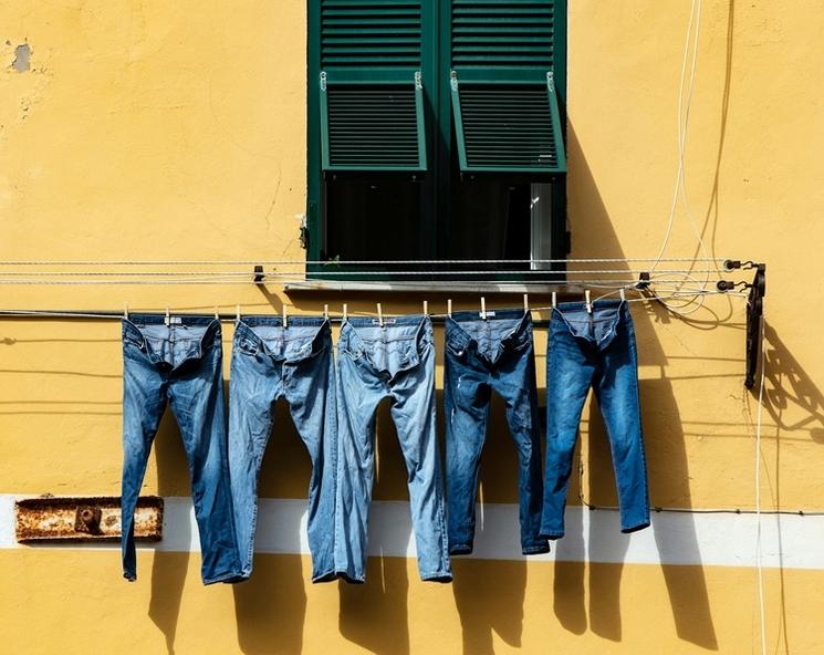 jeans-accroche-fenêtre