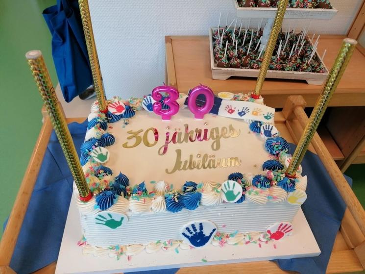 Gâteau pour les 30 ans du jardin d'enfants-franco allemand de Wuppertal