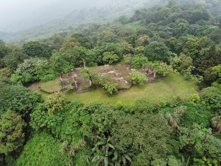 la villa en haut du mont ba vi
