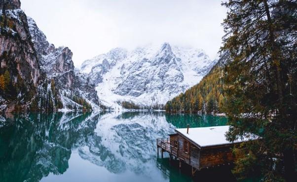 lac vert de montagne