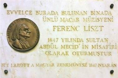 Plaque commémorative du séjour de Liszt à Istanbul en 1847