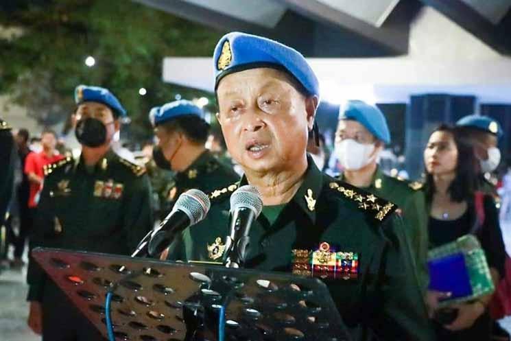 le général Sem Sovanny caques bleus cambodgiens