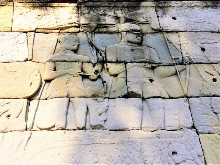 le roi Jayavarman et son fils