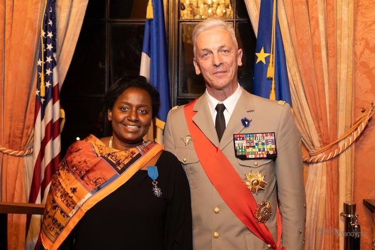 Adriana Agbo et le Général Lecointre, Grand Chancelier de la Légion d’Honneur