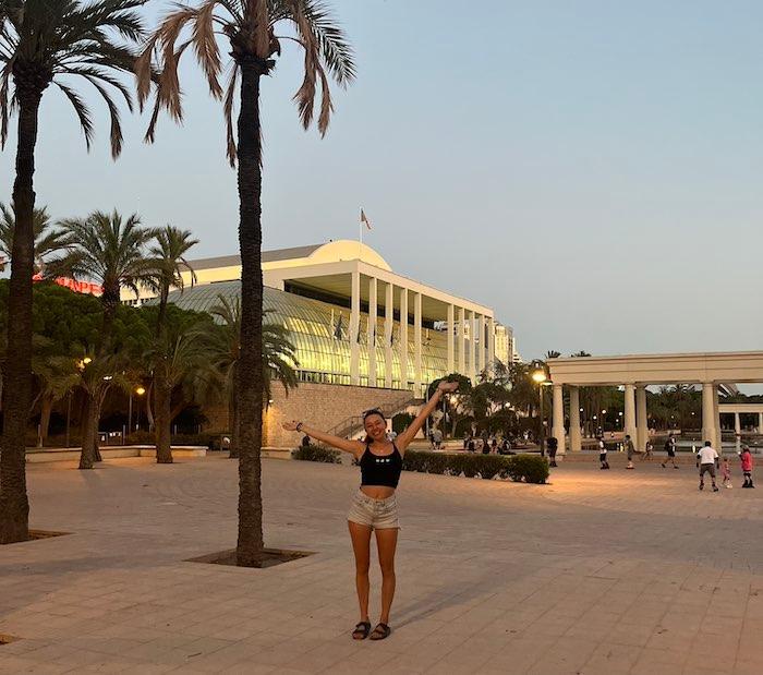 lena joyeuse à Valencia dans la Turia
