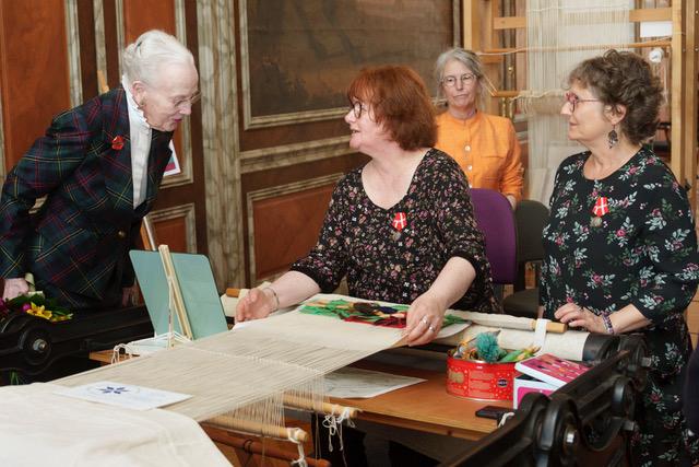 Les Licières des deux séries danoises des années 1990 et 2020 rencontrent la Reine Margrethe II le 29 avril 2025 au Palais de Christiansborg.