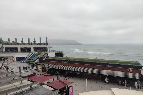 Pourquoi dit-on « Lima, la grise » ?