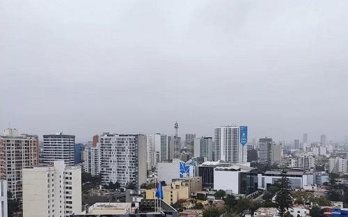 Pourquoi dit-on « Lima, la grise » ?