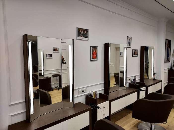 fauteuils du salon de coiffure français Lucie Saint Clair à Valencia