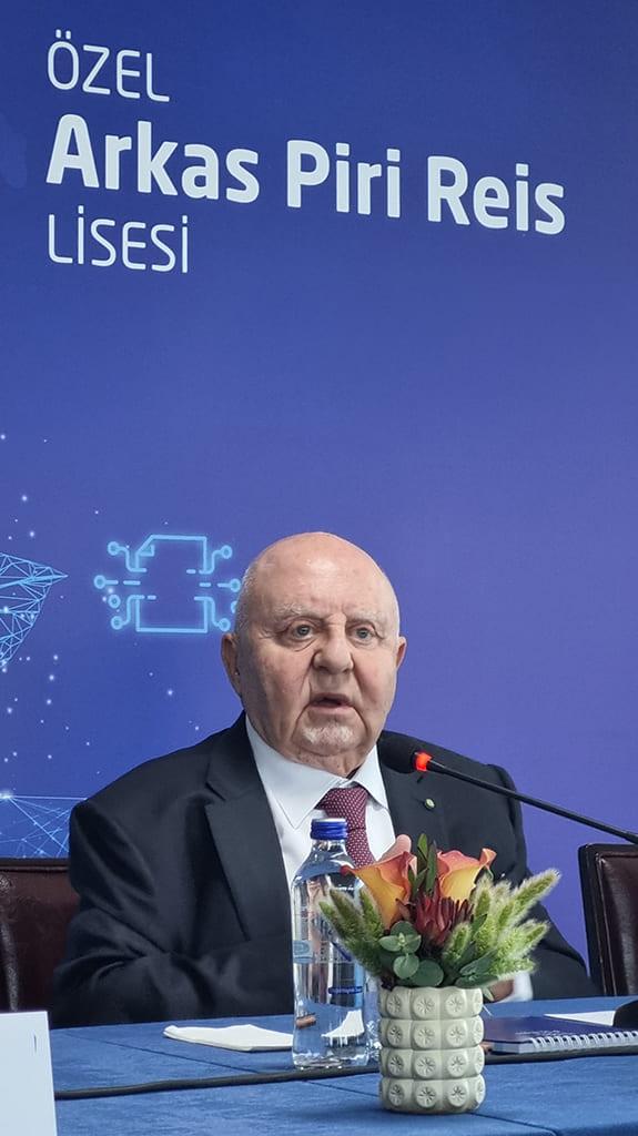 Lucien Arkas, président de la Fondation Orion, lors de la présentation du lycée à Izmir