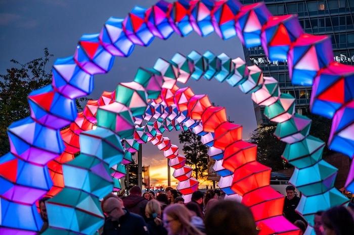 lumieres noel avec cadeaux à Madrid