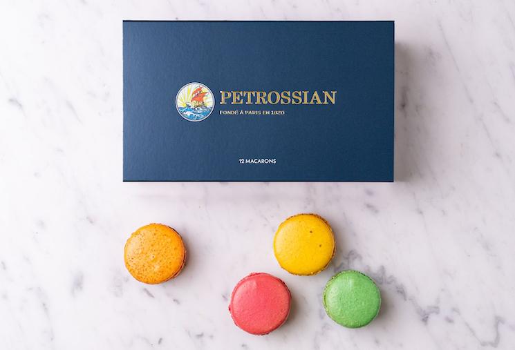 La collection de douze macarons sucrés Petrossian