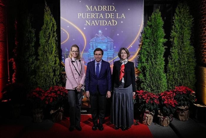 Madrid puerta de Navidad avec le maire