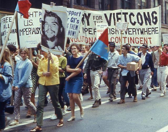 Une manifestation anti-guerre à Chicago